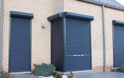 Store Screen vs Volet Roulant : Lequel Contre la Canicule ?