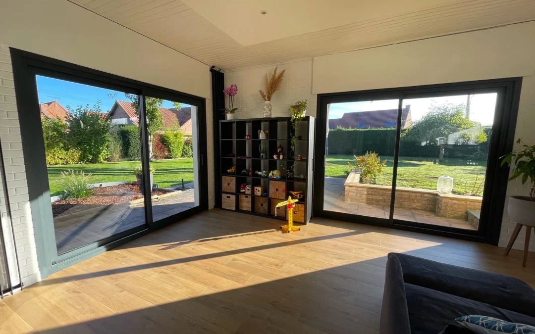Froid en hiver ? Comment améliorer l&rsquo;isolation de votre ancienne baie vitrée coulissante