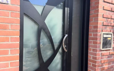Pose d&rsquo;une porte d&rsquo;entrée aluminium RAL 9005 avec tierce à Choques