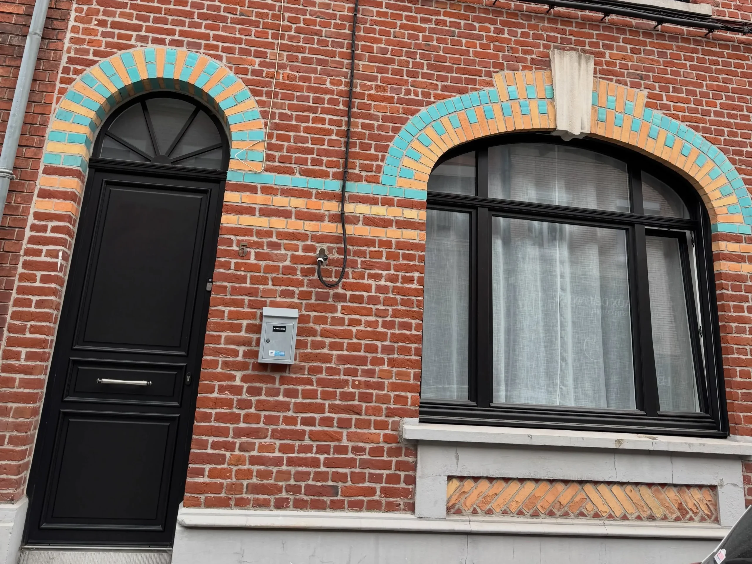 Façade avec fenêtres PVC finition Dark extérieur à Pérenchies